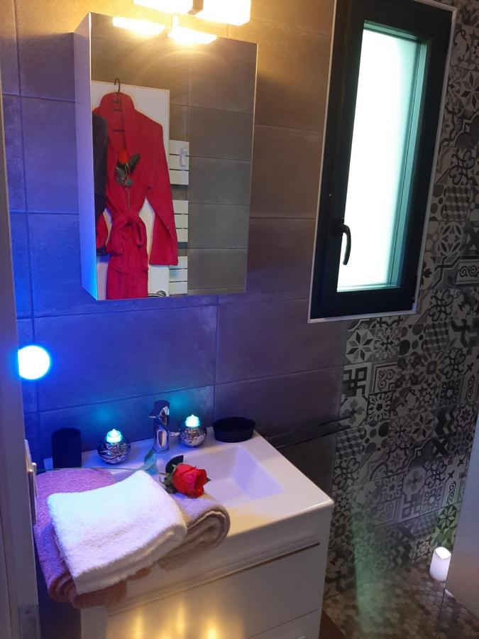 Un Sejour Romantique En Couple Avec Jacuzzi Prive Chromotherapie Jardin Maison Privee Ychoux Eksteriør billede