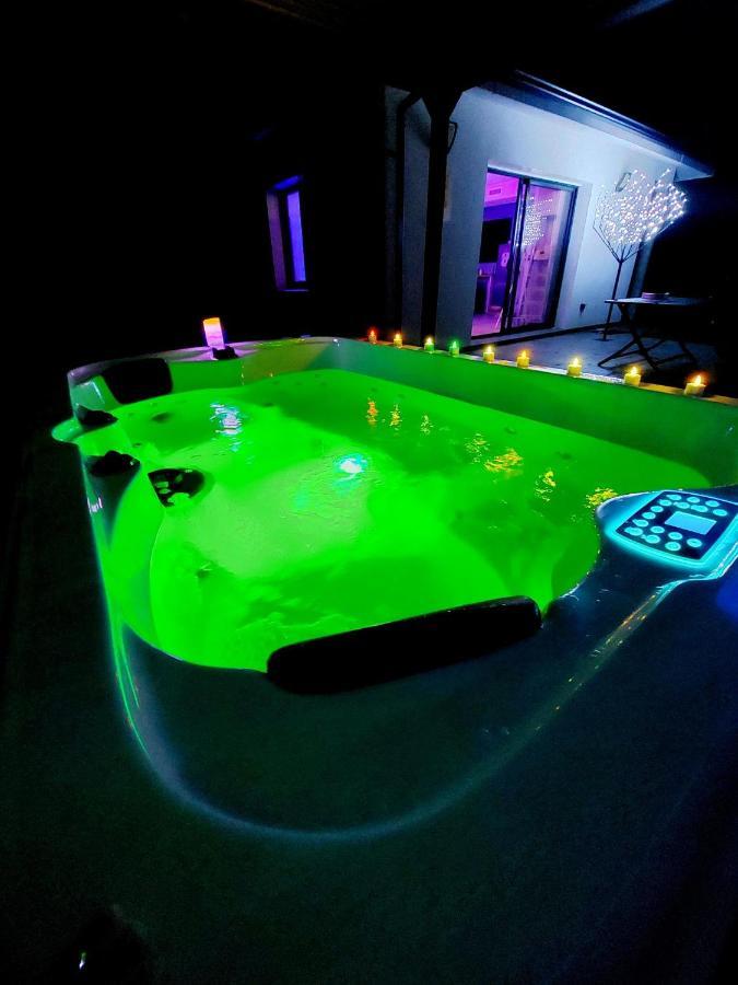 Un Sejour Romantique En Couple Avec Jacuzzi Prive Chromotherapie Jardin Maison Privee Ychoux Eksteriør billede